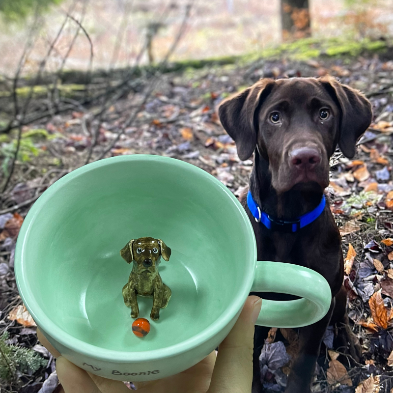 Handgefertigte individuelle Haustierfigur im Keramikbecher-Labrador