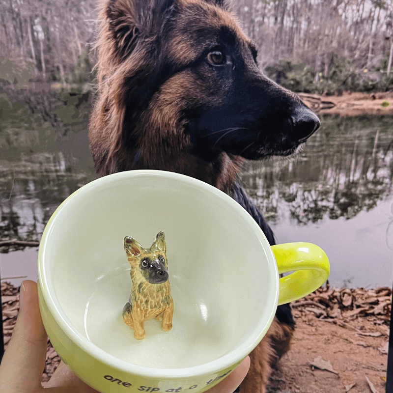 Handgemachte individuelle Haustierfigur in Keramiktasse - Deutscher Schäferhund