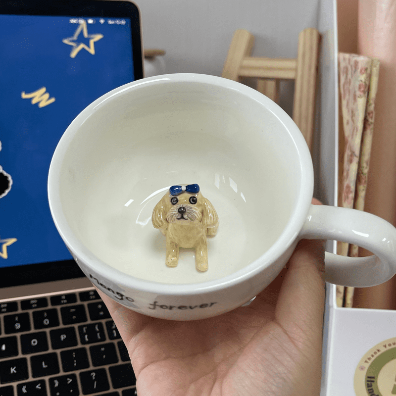 Figurine d’animal de compagnie personnalisée faite à la main à l’intérieur d’une tasse en céramique-Teddy
