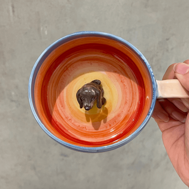 Handgefertigte Keramiktasse mit individueller Haustierfigur – ästhetisch