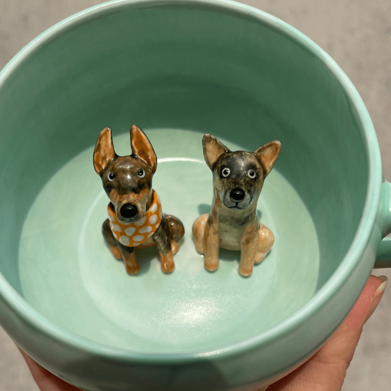 Handgemachte individuelle Haustierfigur in Keramiktasse - Deutscher Schäferhund