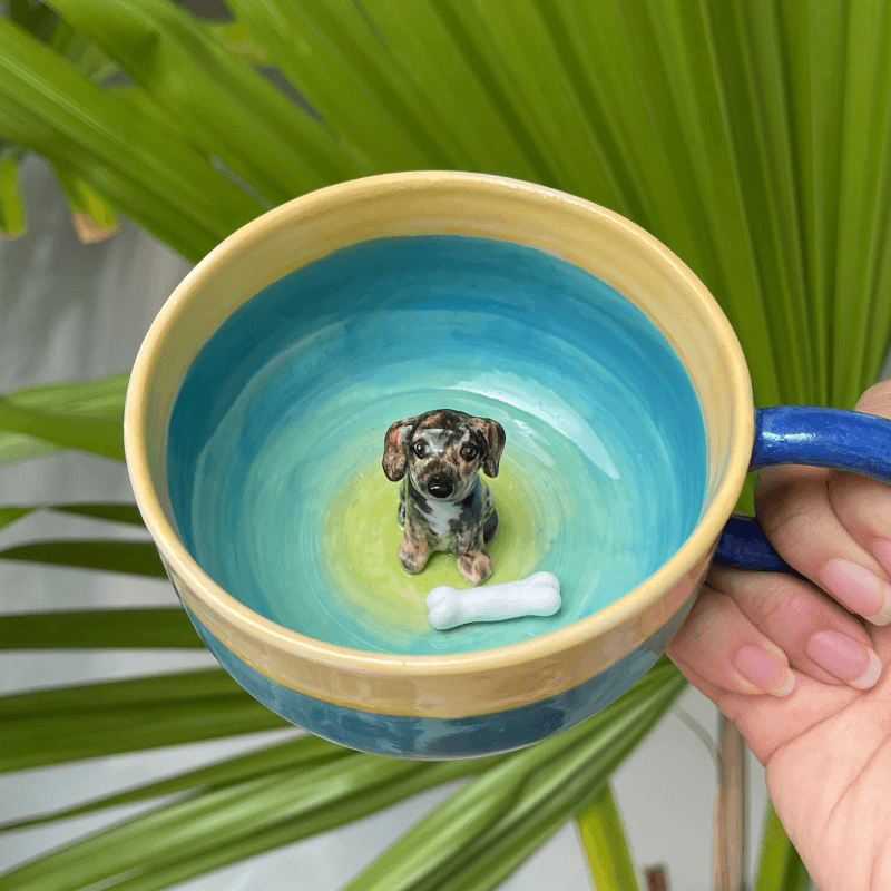 Handgefertigte Keramiktasse mit individueller Haustierfigur – ästhetisch