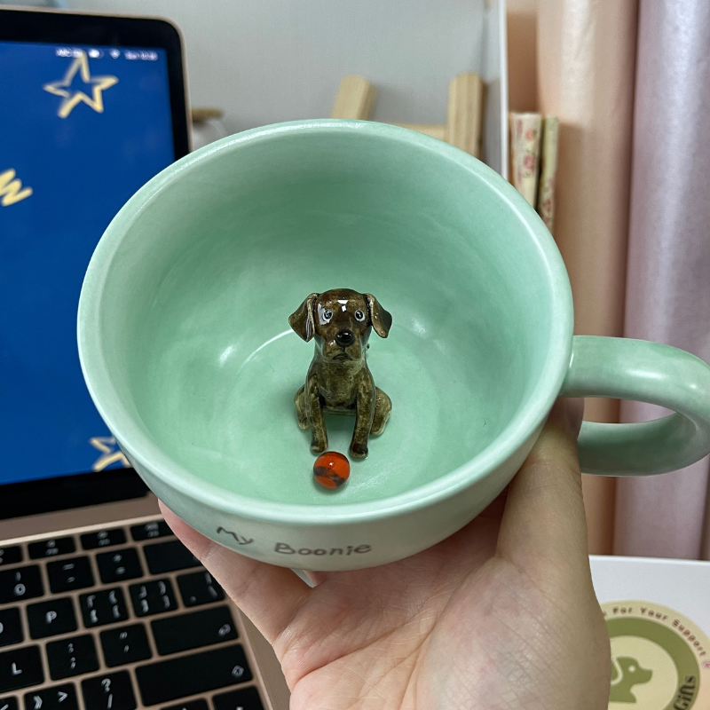 Handgefertigte individuelle Haustierfigur im Keramikbecher-Labrador