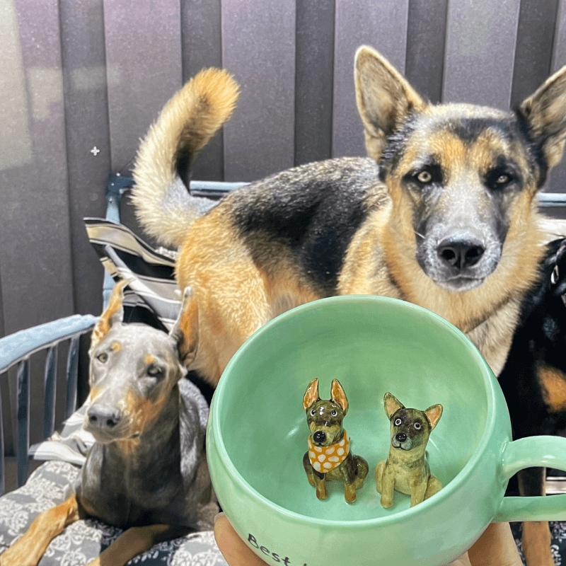 Handgemachte individuelle Haustierfigur in Keramiktasse - Deutscher Schäferhund