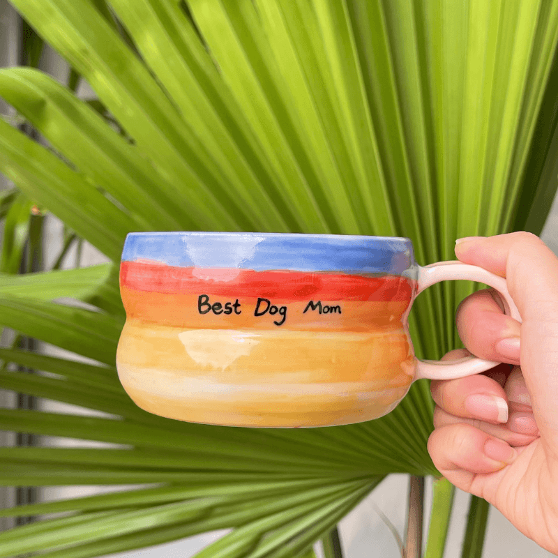 Handgefertigte Keramiktasse mit individueller Haustierfigur – ästhetisch