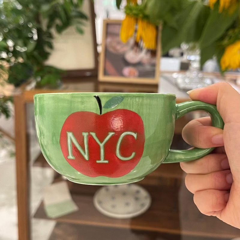 Handgefertigte Keramiktasse mit individueller Haustierfigur – ästhetisch
