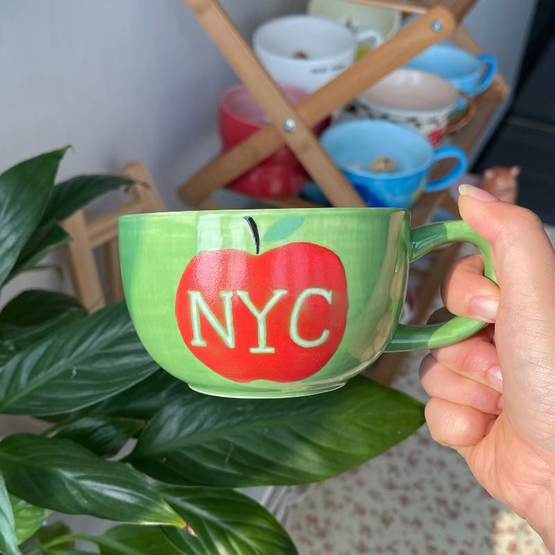 Handgefertigte Keramiktasse mit individueller Haustierfigur – ästhetisch