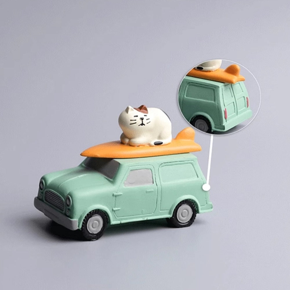 Traveling cat desktop ornaments