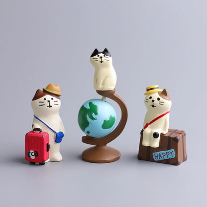 Traveling cat desktop ornaments