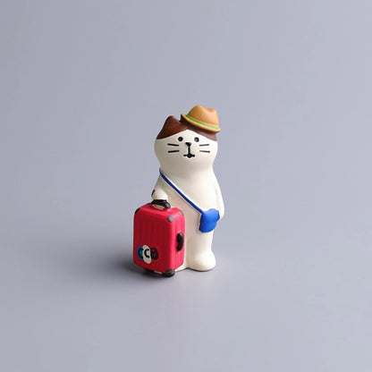 Traveling cat desktop ornaments